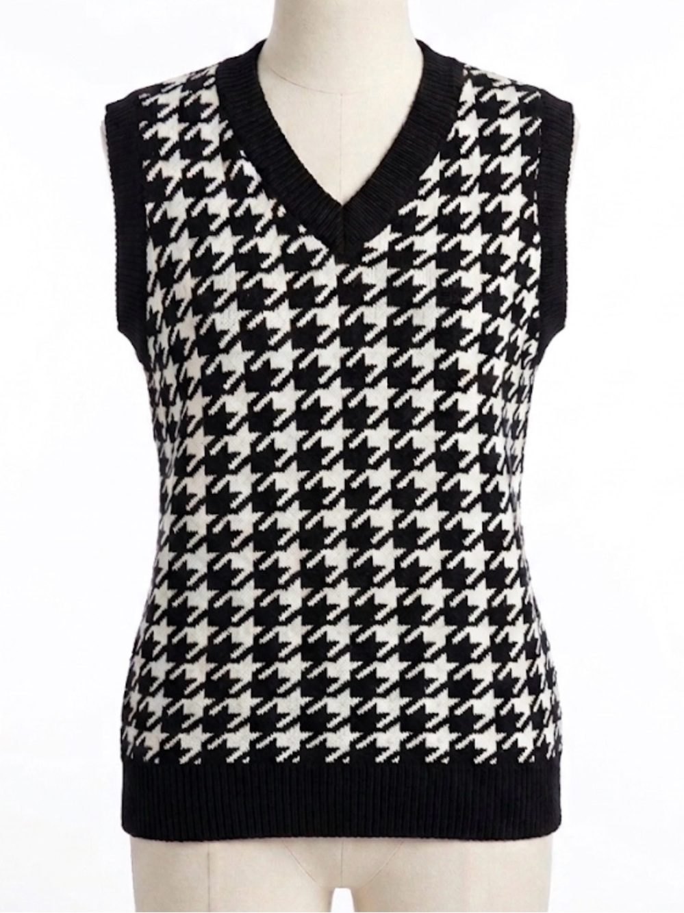 Black & White Houndstooth Knit V-Neck Sweater Vest | Size L - layering in fall